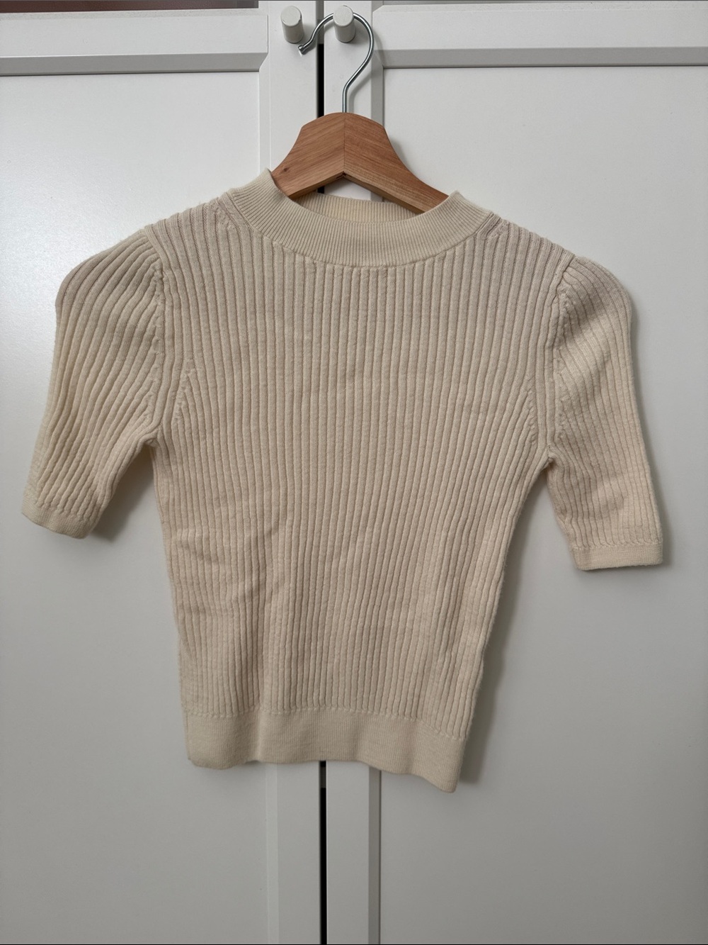 Uniqlo Ribbed Short-Sleeve Crew Sweater in Cream